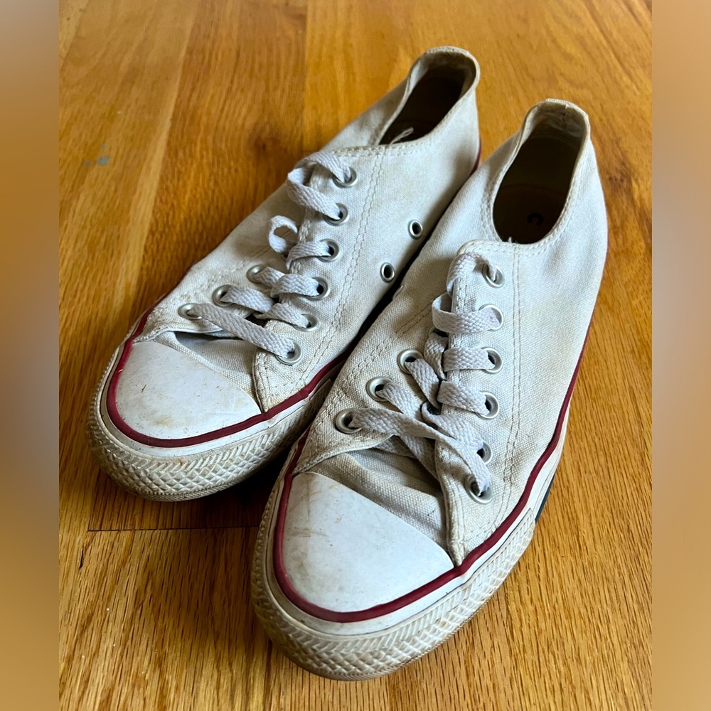Converse - Women’s size US 7